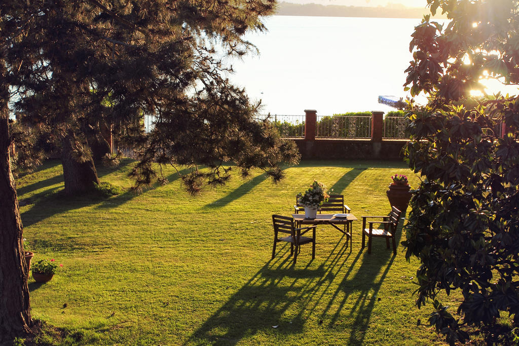 Il Giardino Sul Lago Apartment Вивероне Екстериор снимка