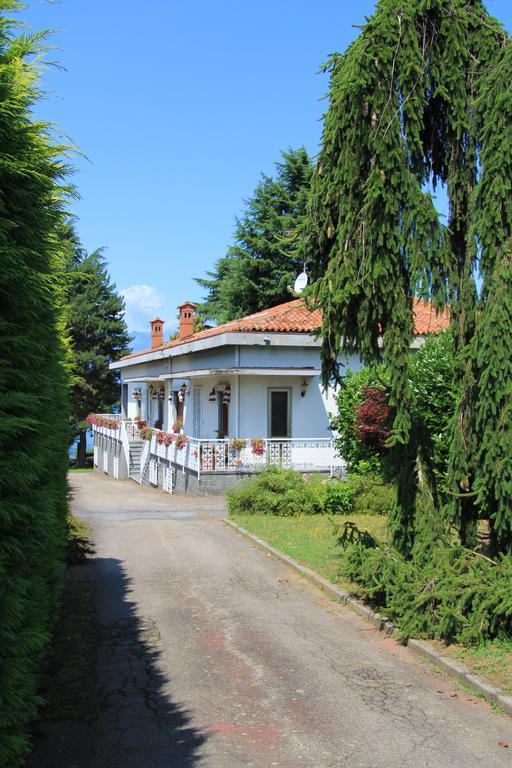 Il Giardino Sul Lago Apartment Вивероне Екстериор снимка